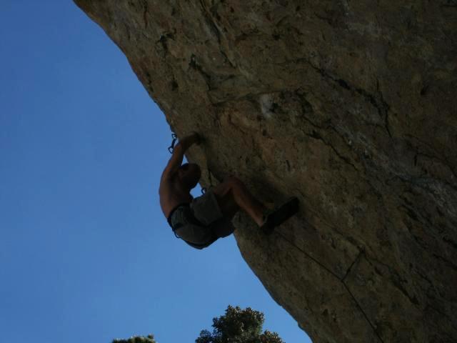 Toro warms up on a 5.12c