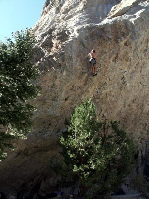 Toro warms up on a 5.12c