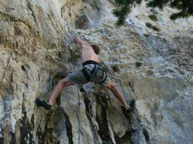Toro peels onto a 5.10c
